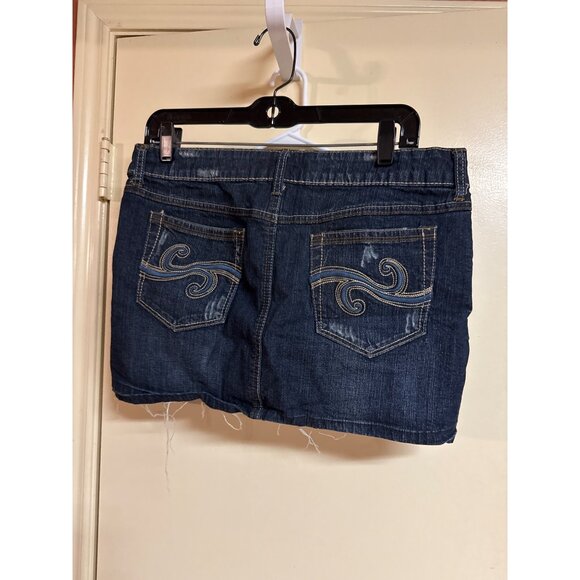 Y2K Candie’s Womens Distressed Denim Skirt With Embroidery Pockets & Raw Hem Siz - Picture 5 of 7